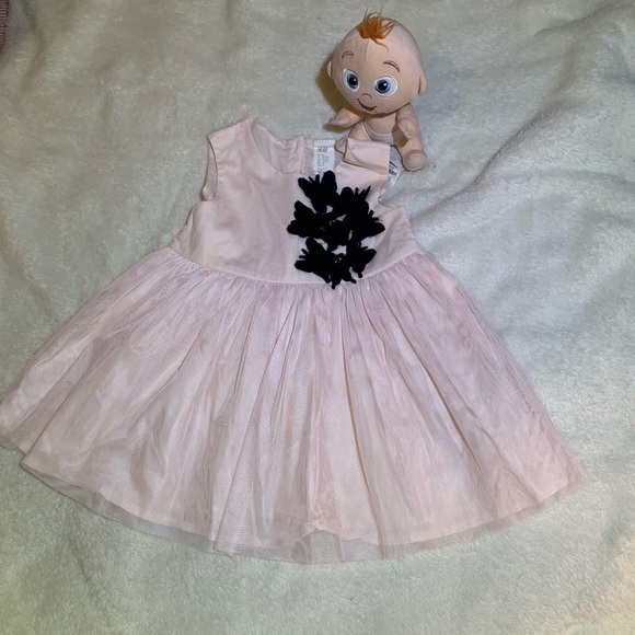 H&M Baby Dresses 2 for the price of 1. - Picture 2 of 4